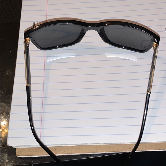Burberry sunglasses - Picture 5 of 8